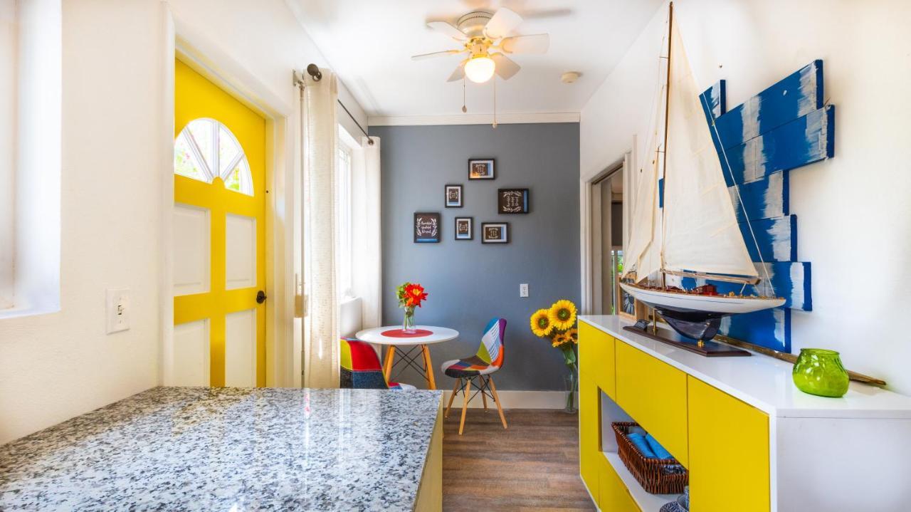Lemon Cottage - At Orange Hill ナッソー エクステリア 写真