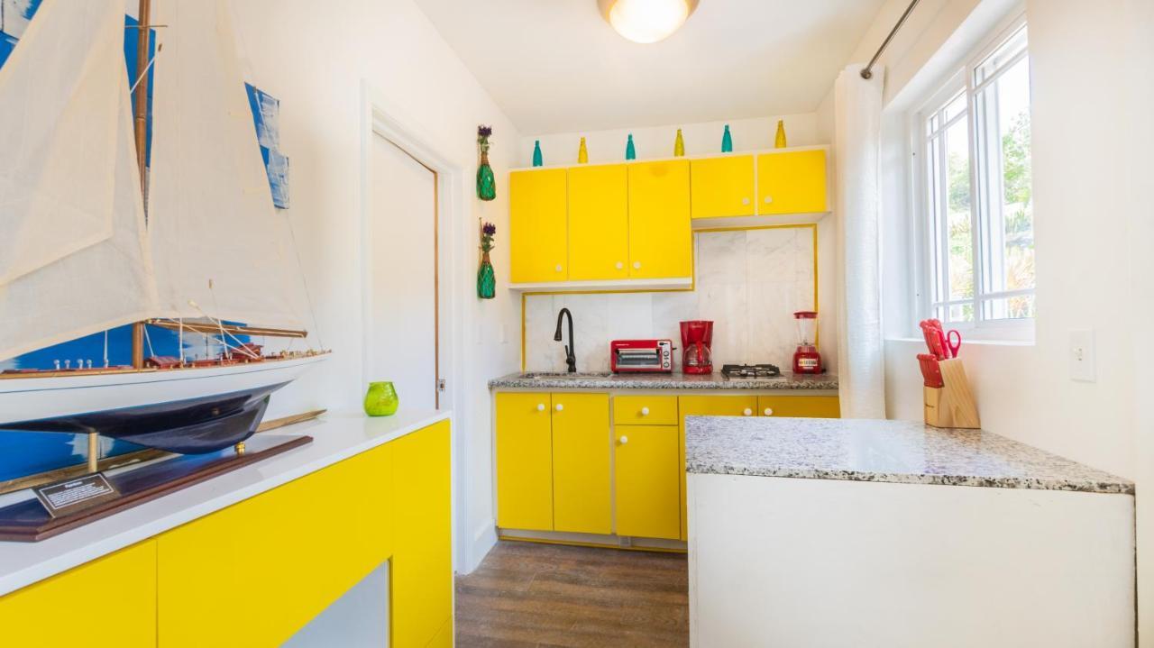 Lemon Cottage - At Orange Hill ナッソー エクステリア 写真