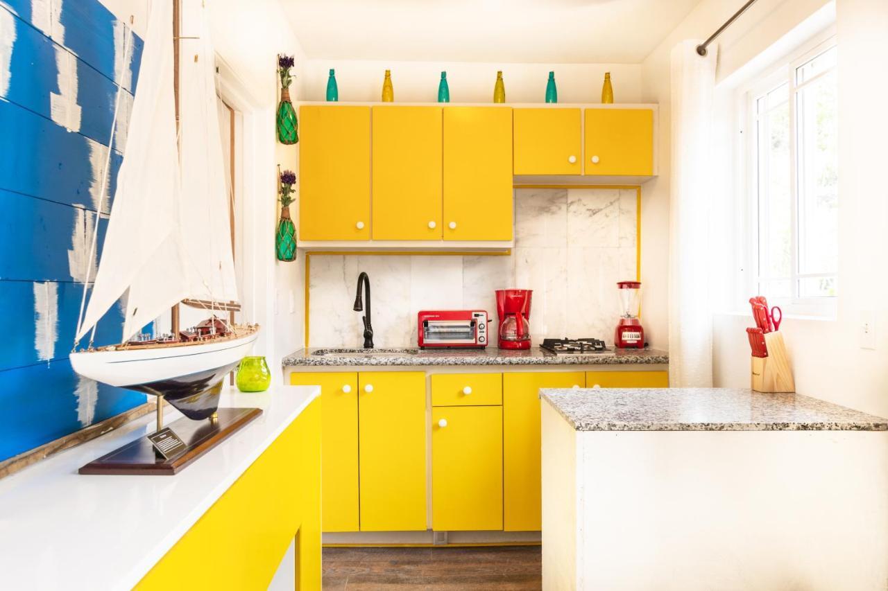 Lemon Cottage - At Orange Hill ナッソー エクステリア 写真